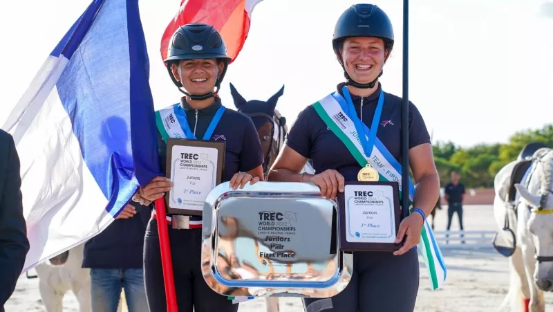 Lisa Pradaud Lenoble et Laure Sauzède, championnes du monde Juniors duo TREC 2022 Lamotte-Beuvron