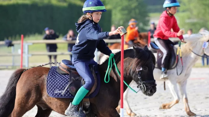 Grand Tournoi 2023 au Parc équestre fédéral Coup d'œil sur le pony-games, une discipline ludique porteuses de multiples enseignements 