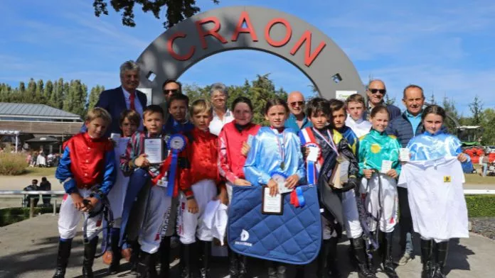 Le 24 septembre, l’hippodrome de Craon, en Mayenne, a accueilli le championnat de France Haies Élite dans les catégories Poney B, C et D. Une trentaine de jeunes jockeys ont ainsi pris part aux trois courses programmées.